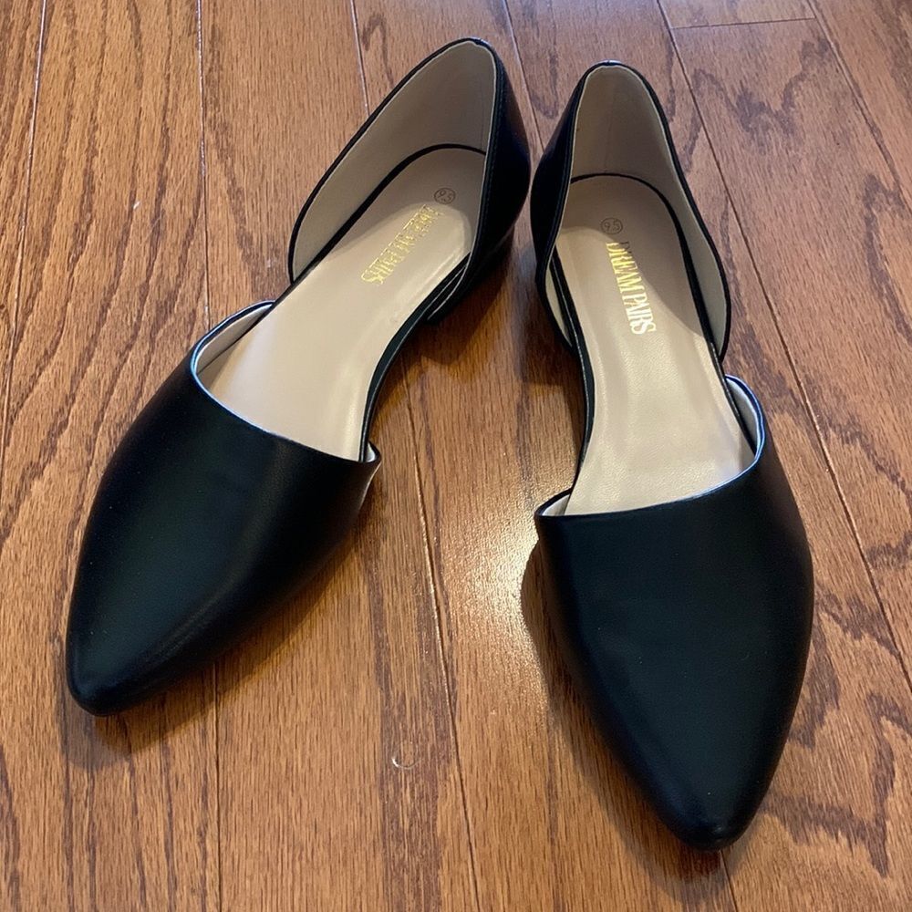 DreamPairs size 9.5 black flats. Faux leather